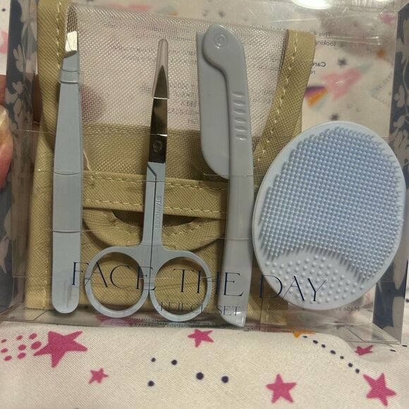 NWT Belk Skincare Tool Set in Beige and Blue - Picture 5 of 9